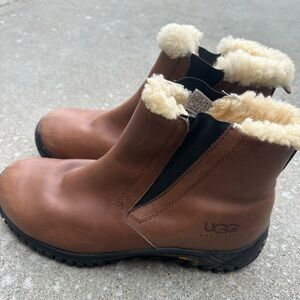 UGG vibram Brown leather Chelsea pull on snow winter boot men’s 10